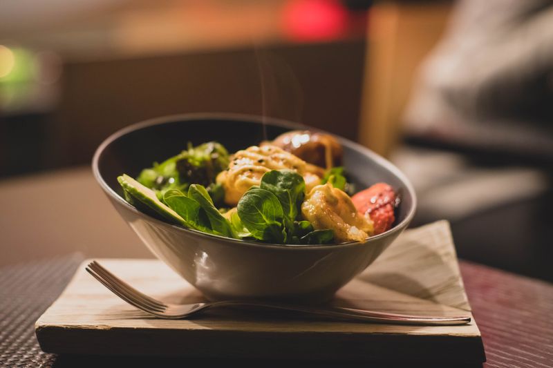 mod pizza chicken salad bowl